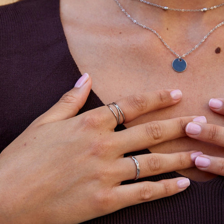 Anillo plateado infinito