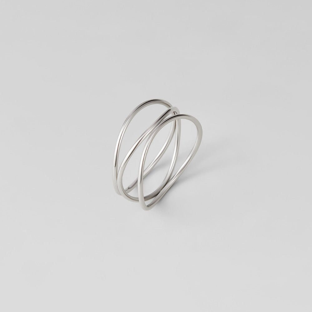 Anillo plateado infinito