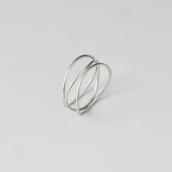 Anillo plateado infinito