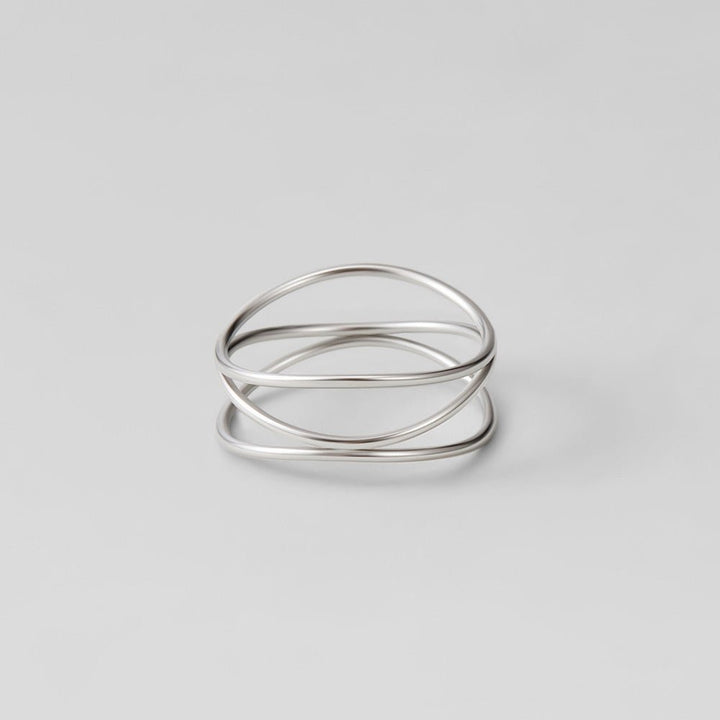Anillo plateado infinito