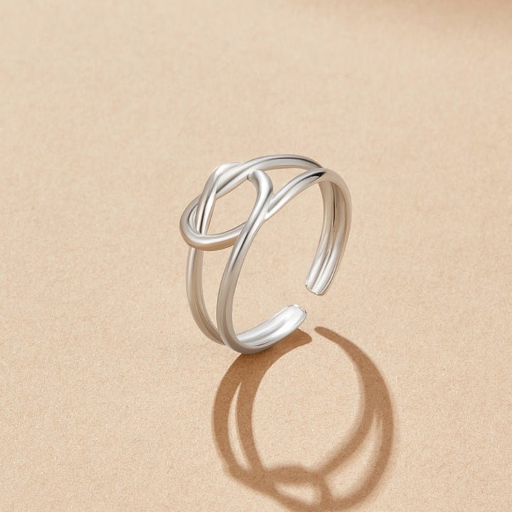 Anillo plateado amor lazo