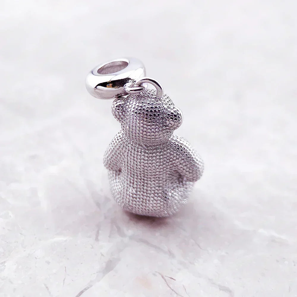 Collar de plata con mono
