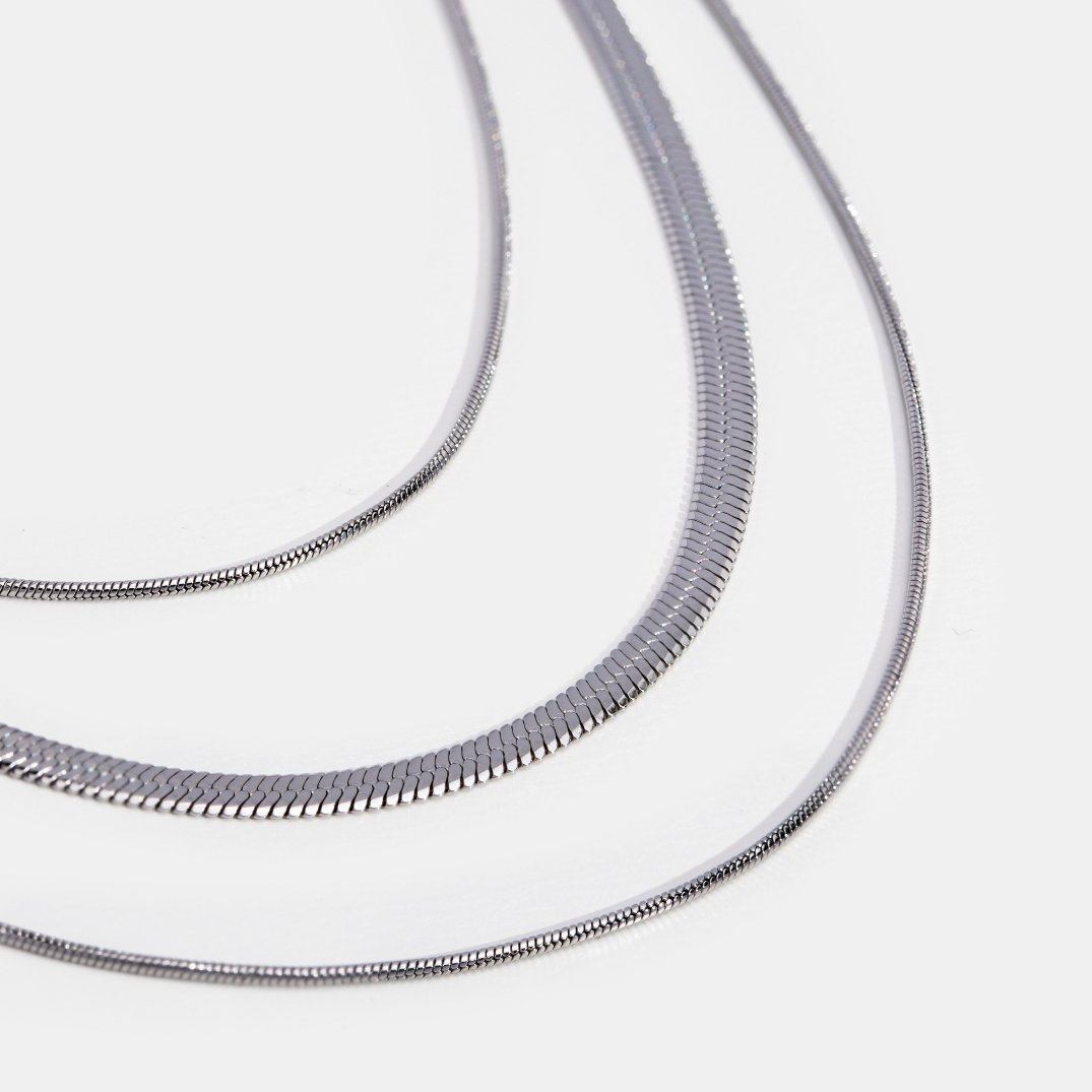 Collar multicapa plateado