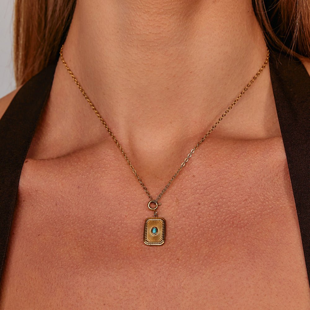 Collar sencillo con charm