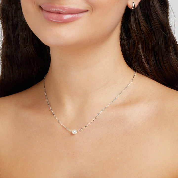 Collar plateado Solitaire con perla