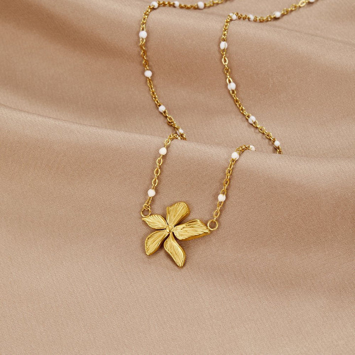 Collar de perlas Floración Primaveral