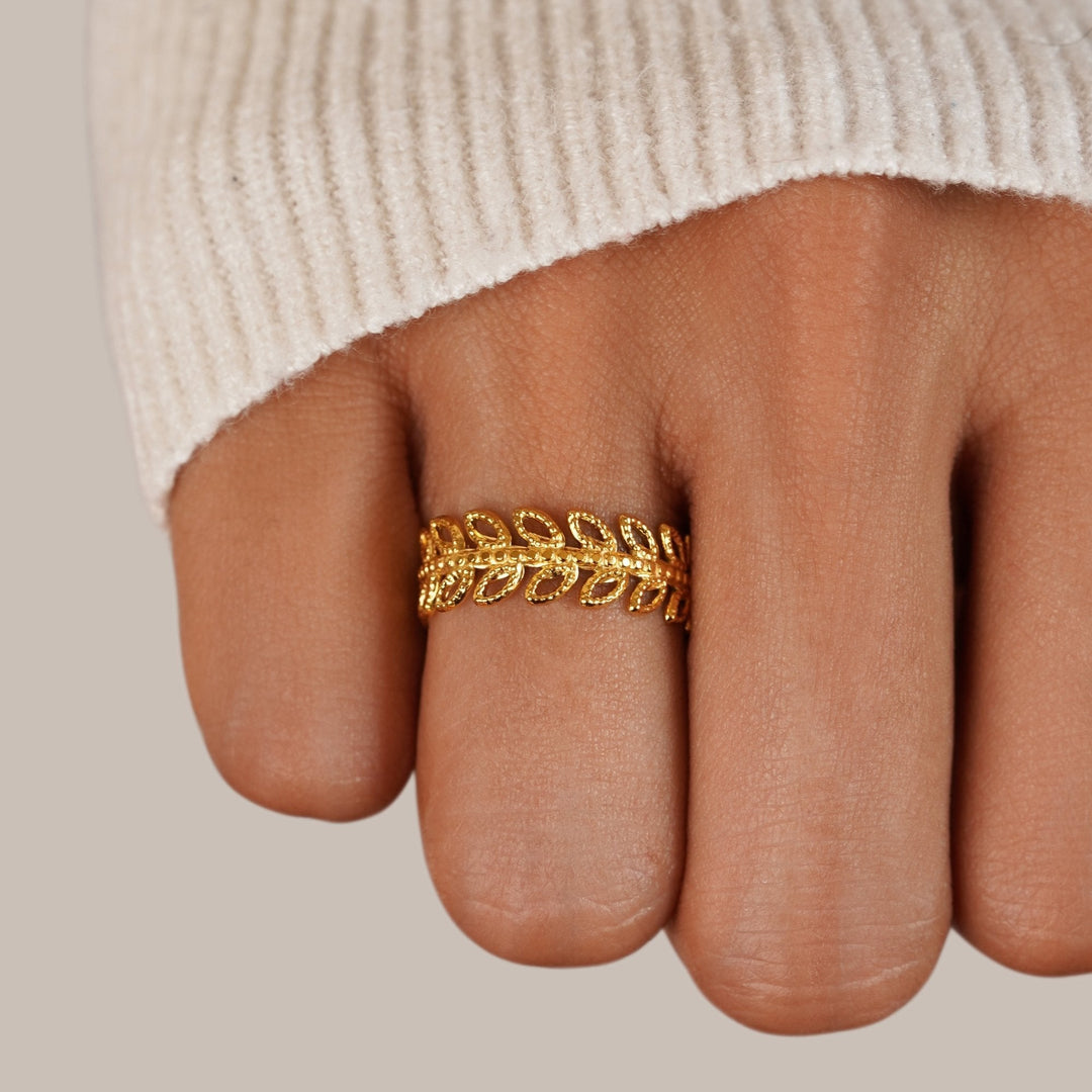 Anillo hojas verano motivo floral