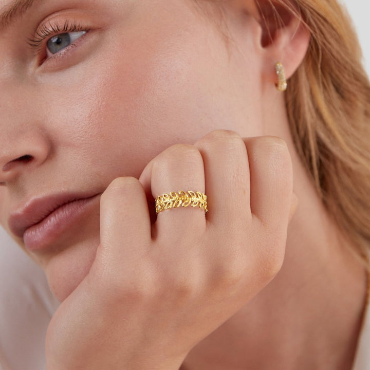 Anillo hojas verano motivo floral