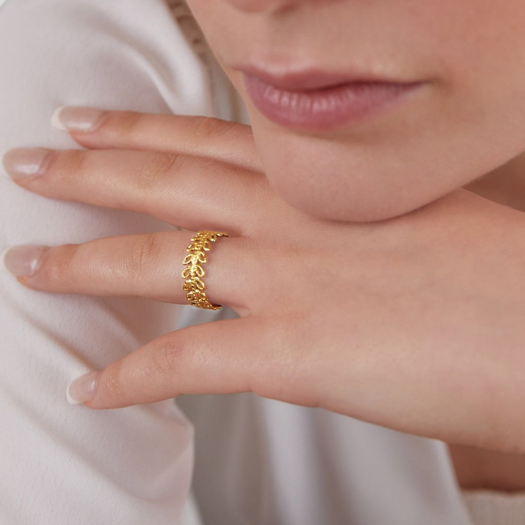Anillo hojas verano motivo floral