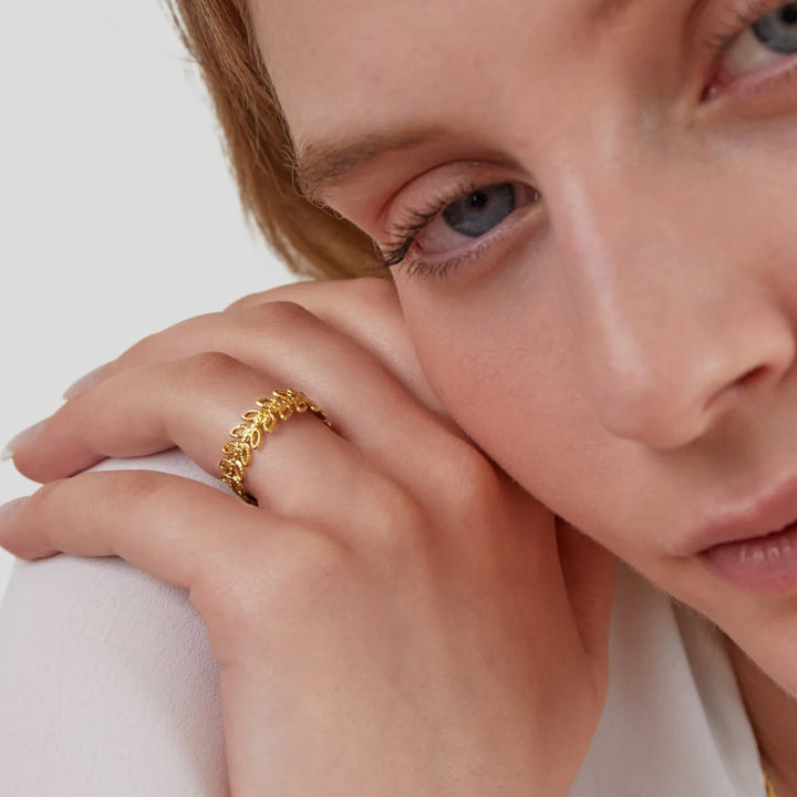 Anillo hojas verano motivo floral