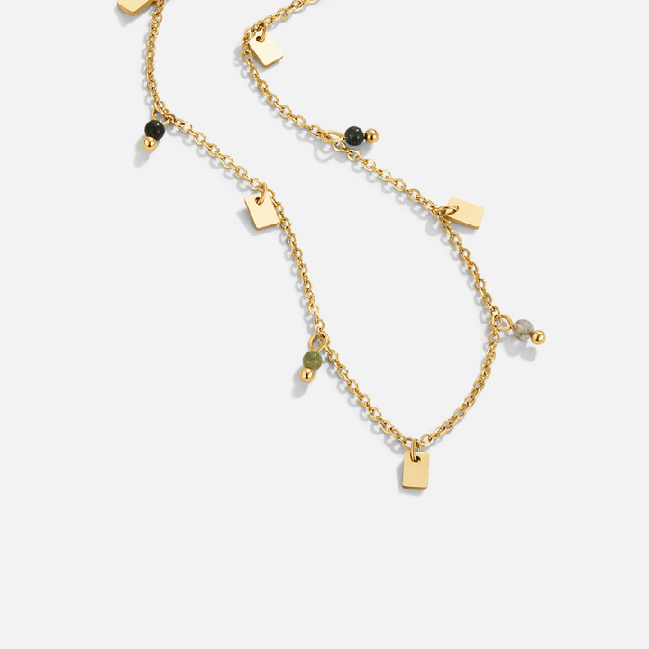 Collar dorado Tara con gota cuadrada