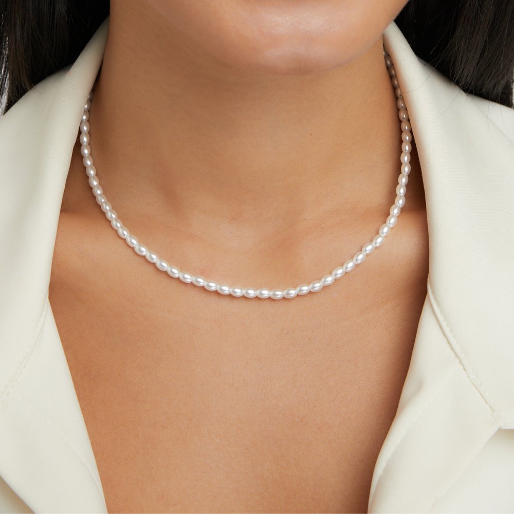 Collar de perlas oscuras