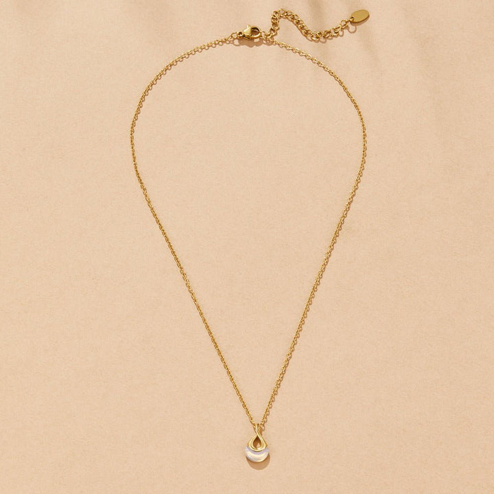 Collar Tiffany con colgante de piedra blanca