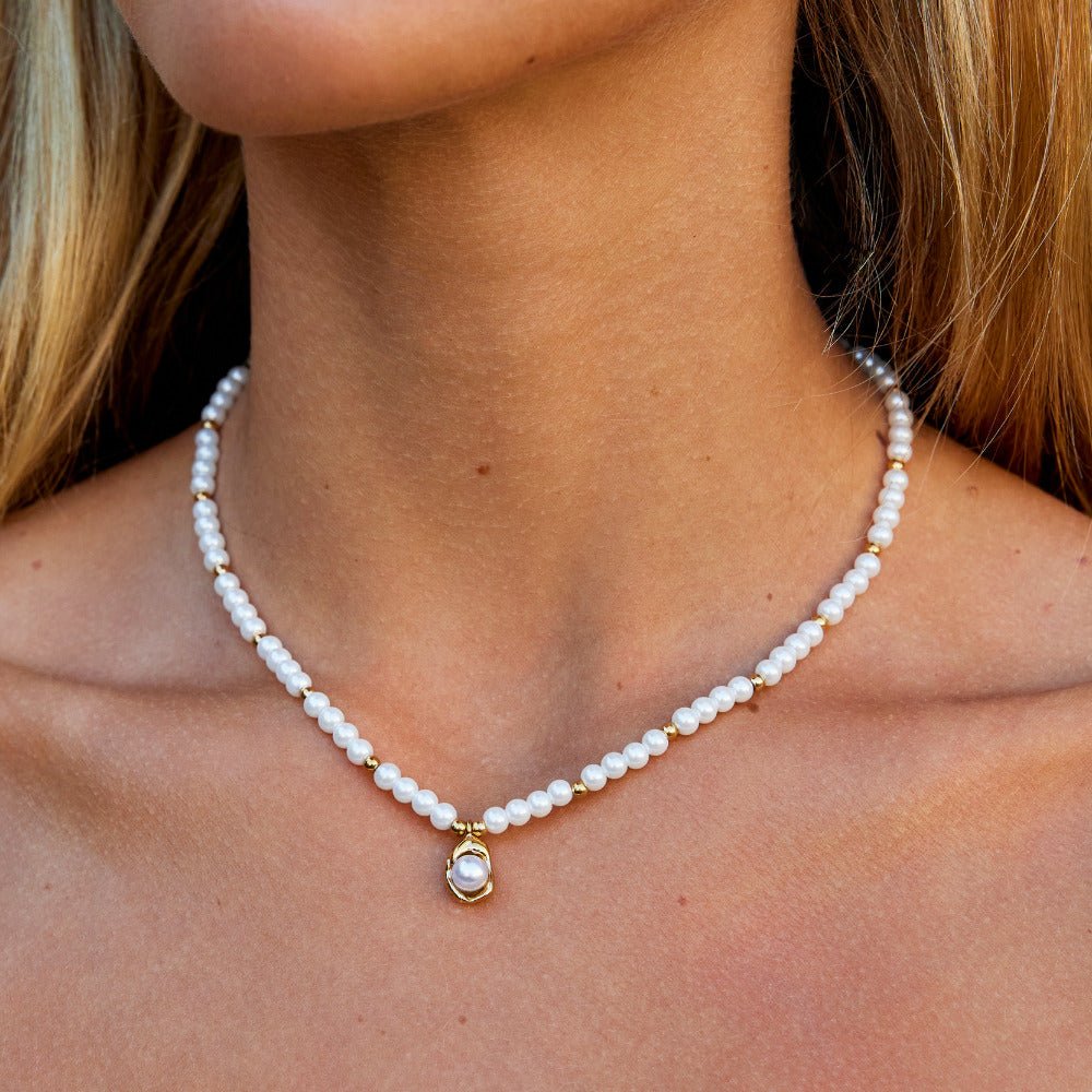 Collar Vintage dorado con perlas
