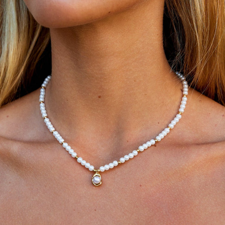 Collar Vintage dorado con perlas