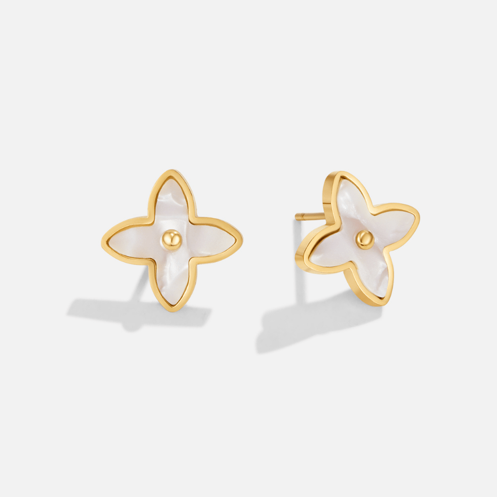 Pendientes con pétalos blancs