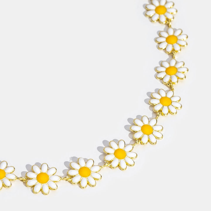 Collar de margaritas blancas