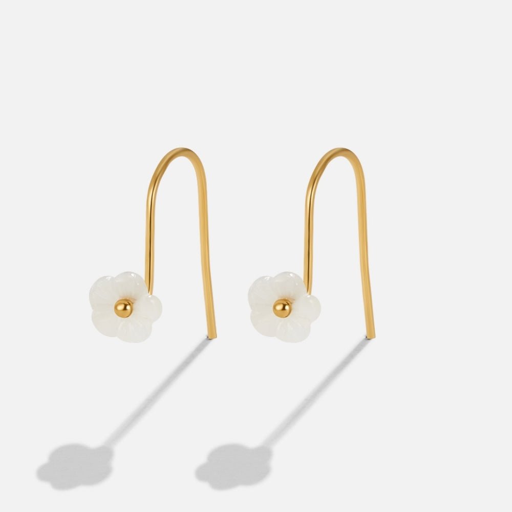 Pendientes florales blancos