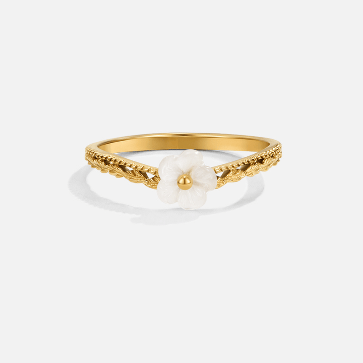 Anillo blanco floral concha