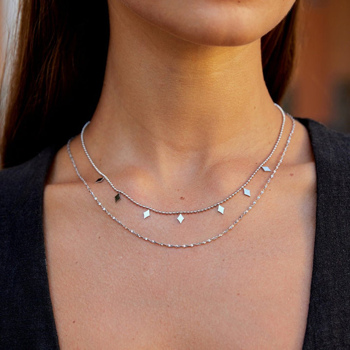 Collar con colgante multicapa de sauce