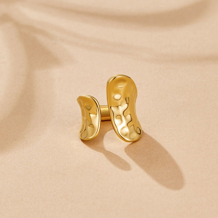 Anillo Yuna geométrico dorado